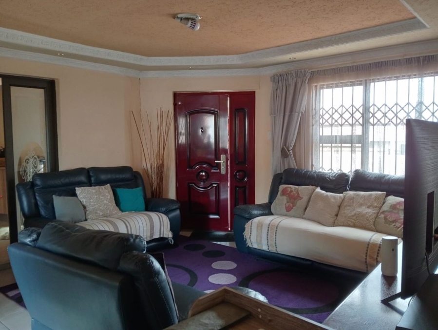 3 Bedroom Property for Sale in Commercia Gauteng