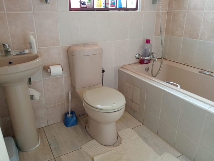 3 Bedroom Property for Sale in Commercia Gauteng