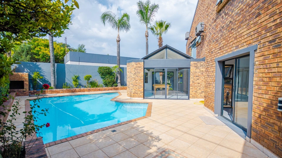 6 Bedroom Property for Sale in Moreleta Park Gauteng