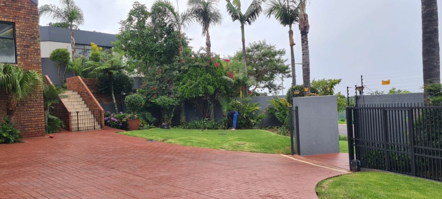 6 Bedroom Property for Sale in Moreleta Park Gauteng