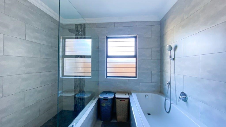 3 Bedroom Property for Sale in Brackenhurst Gauteng