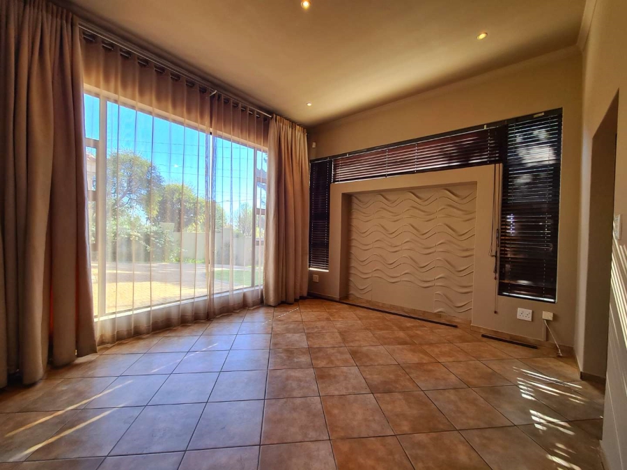 3 Bedroom Property for Sale in Sunnyrock Gauteng