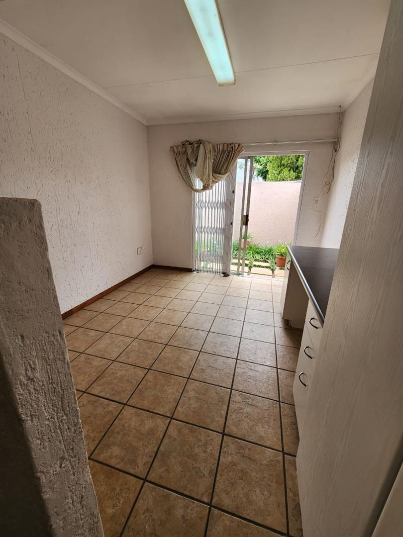 To Let 3 Bedroom Property for Rent in Magaliessig Gauteng