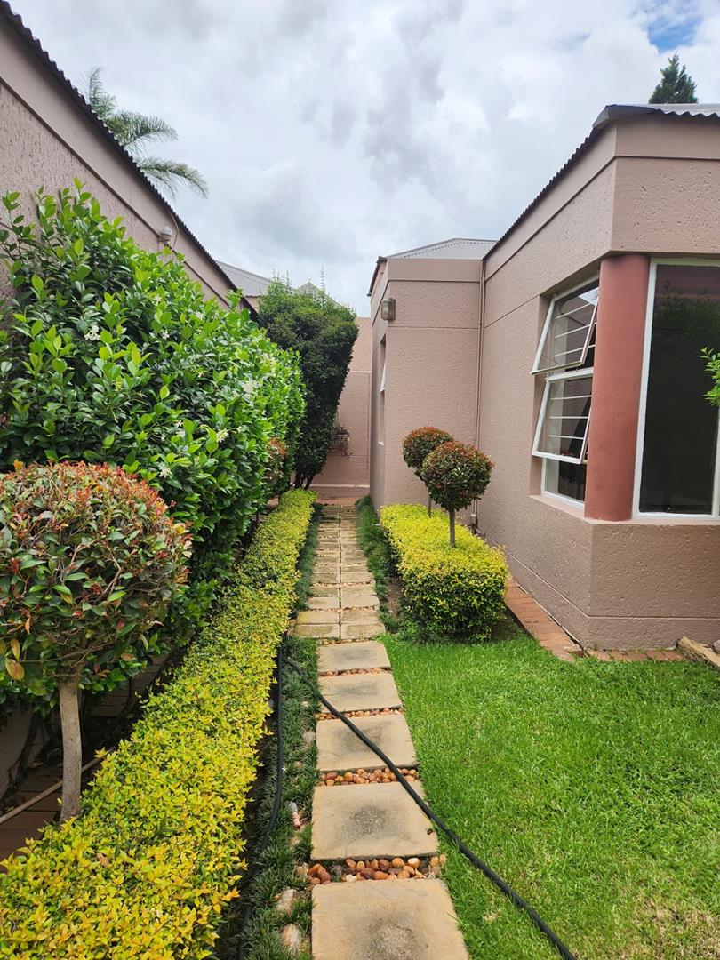 To Let 3 Bedroom Property for Rent in Magaliessig Gauteng