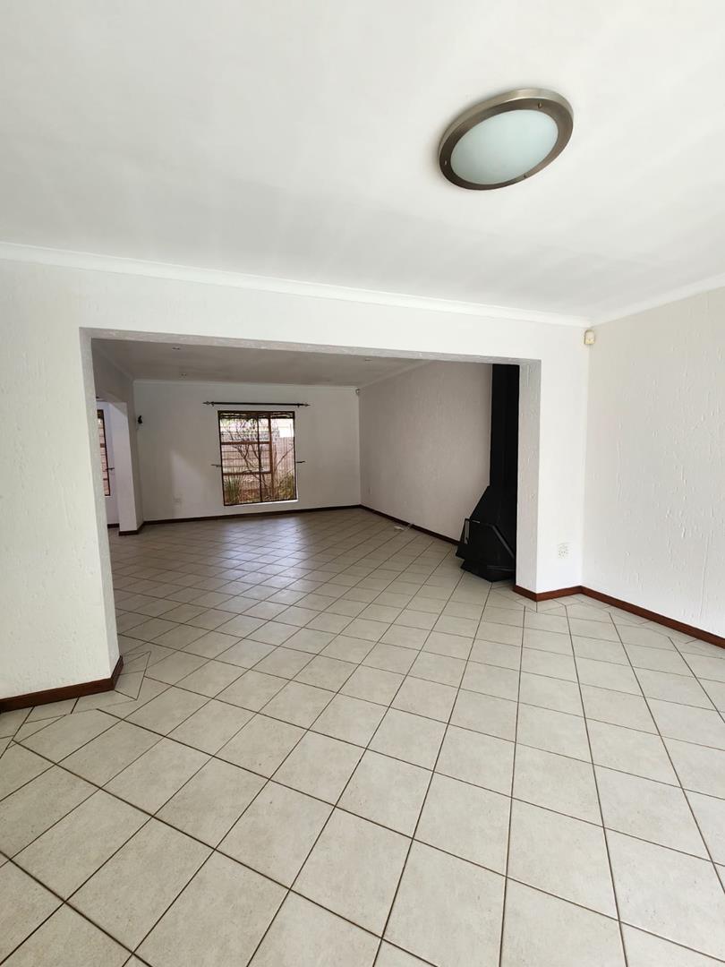 To Let 3 Bedroom Property for Rent in Magaliessig Gauteng