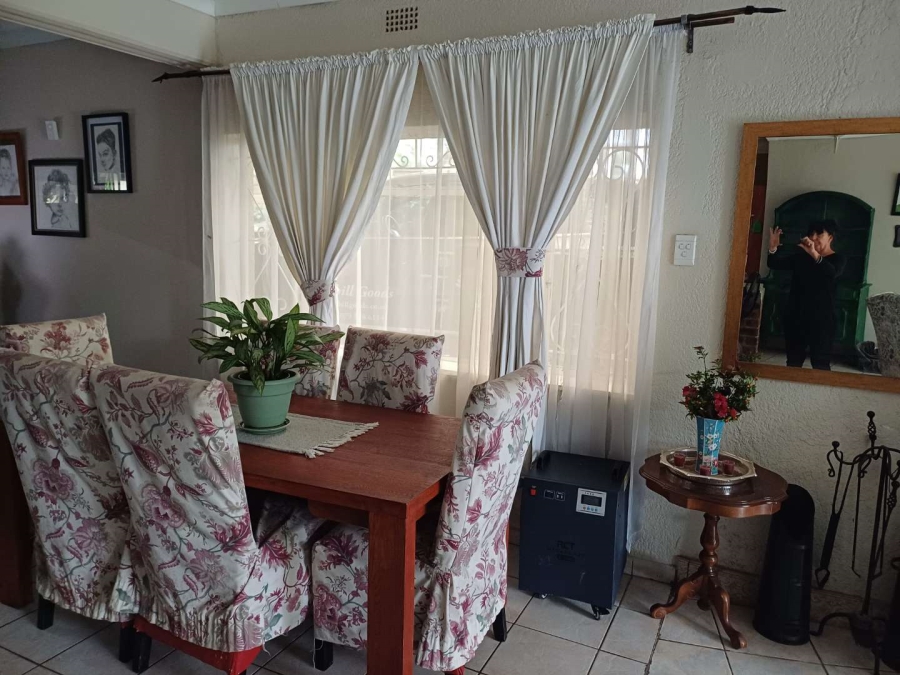 To Let 3 Bedroom Property for Rent in Fontainebleau Gauteng