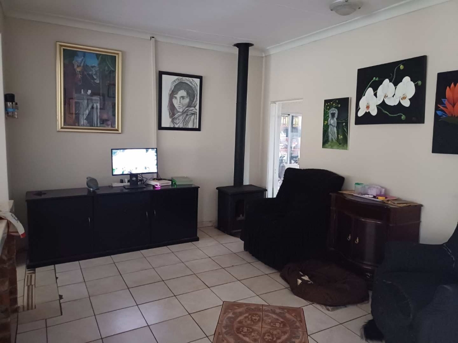 To Let 3 Bedroom Property for Rent in Fontainebleau Gauteng