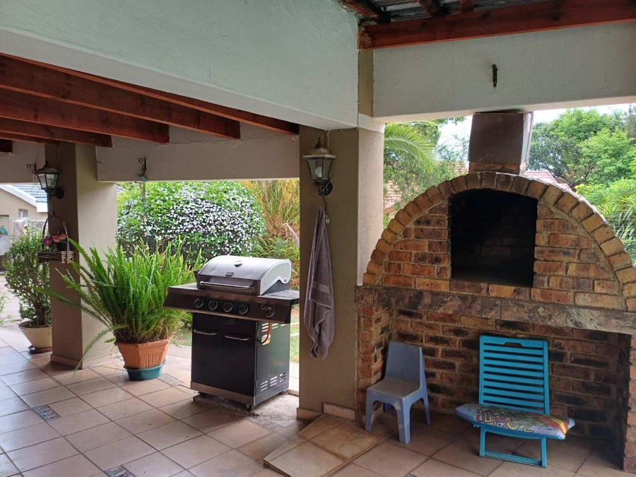 To Let 3 Bedroom Property for Rent in Fontainebleau Gauteng