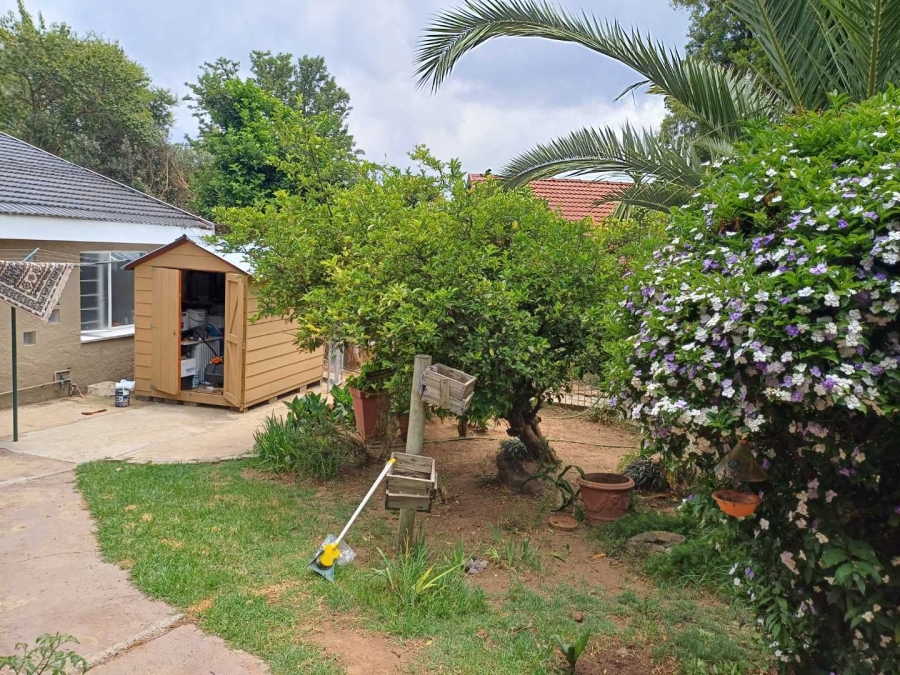 To Let 3 Bedroom Property for Rent in Fontainebleau Gauteng