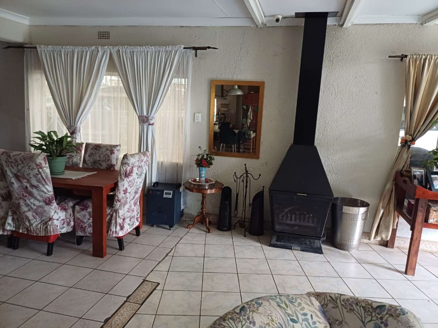 To Let 3 Bedroom Property for Rent in Fontainebleau Gauteng