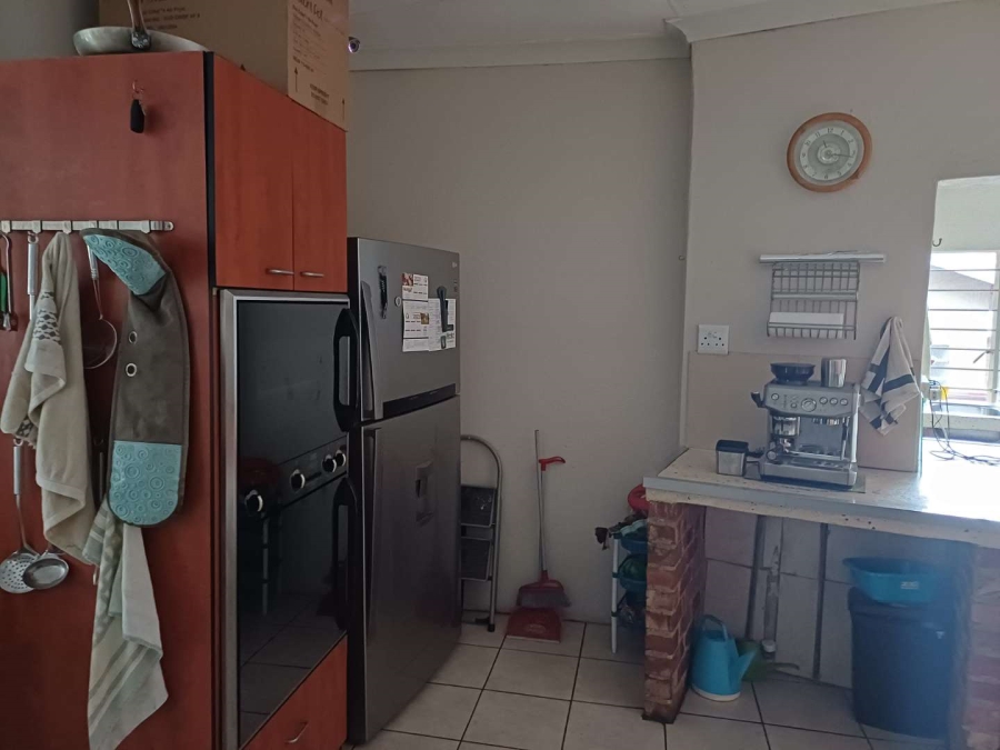 To Let 3 Bedroom Property for Rent in Fontainebleau Gauteng