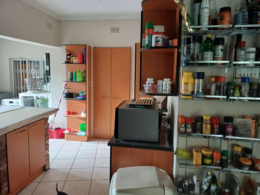 To Let 3 Bedroom Property for Rent in Fontainebleau Gauteng