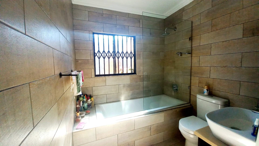 5 Bedroom Property for Sale in Tembisa Gauteng