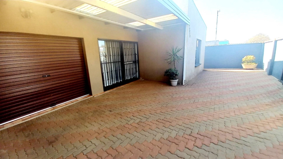 5 Bedroom Property for Sale in Tembisa Gauteng