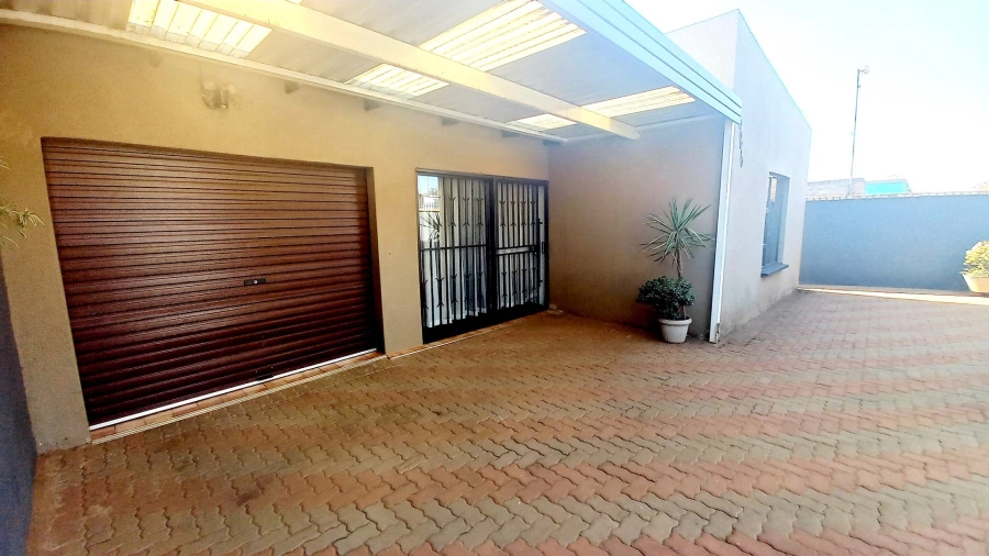 5 Bedroom Property for Sale in Tembisa Gauteng