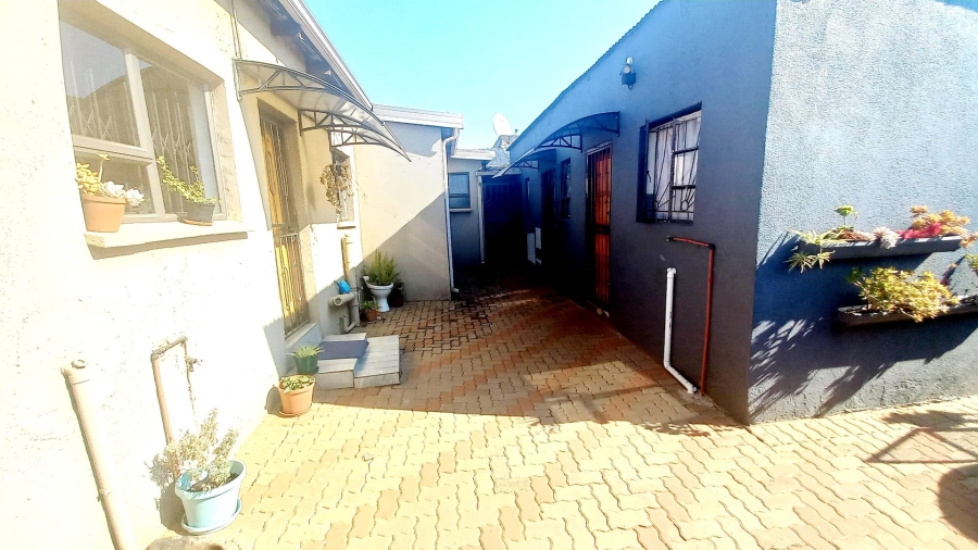 5 Bedroom Property for Sale in Tembisa Gauteng