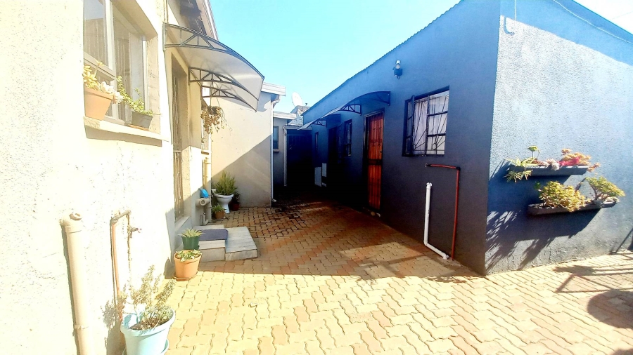 5 Bedroom Property for Sale in Tembisa Gauteng