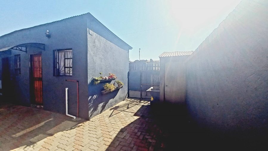 5 Bedroom Property for Sale in Tembisa Gauteng