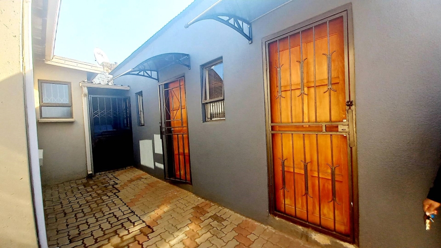 5 Bedroom Property for Sale in Tembisa Gauteng