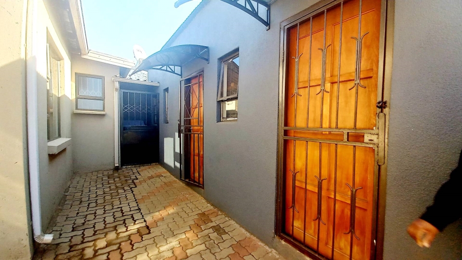 5 Bedroom Property for Sale in Tembisa Gauteng