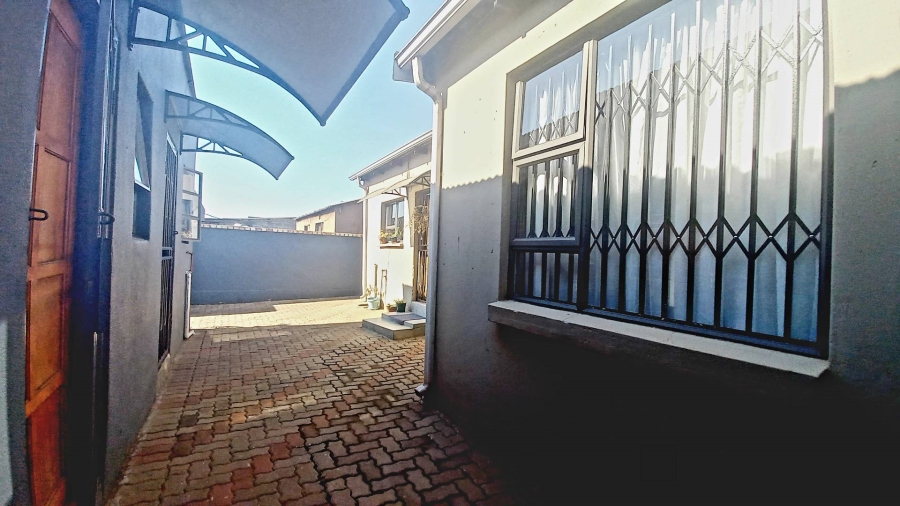 5 Bedroom Property for Sale in Tembisa Gauteng