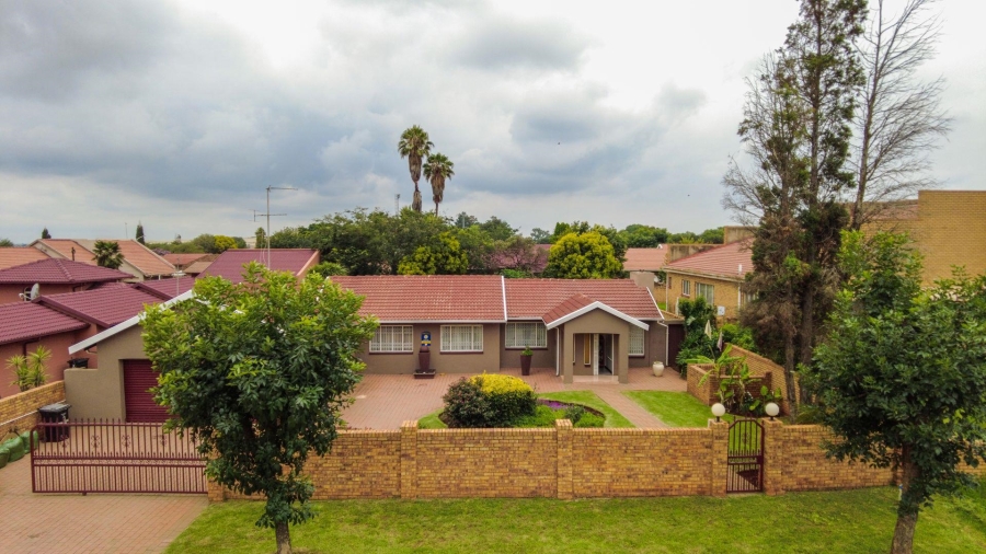 4 Bedroom Property for Sale in Bakerton Gauteng