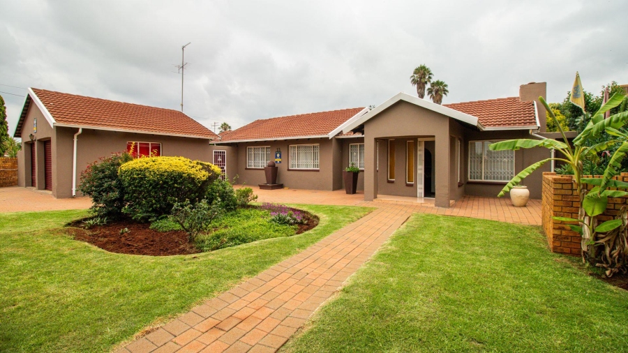 4 Bedroom Property for Sale in Bakerton Gauteng