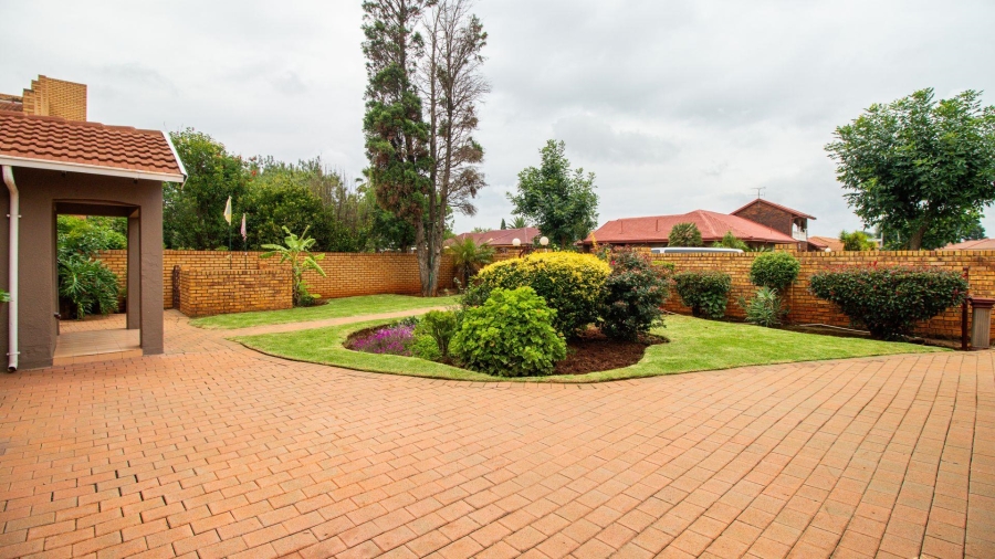 4 Bedroom Property for Sale in Bakerton Gauteng