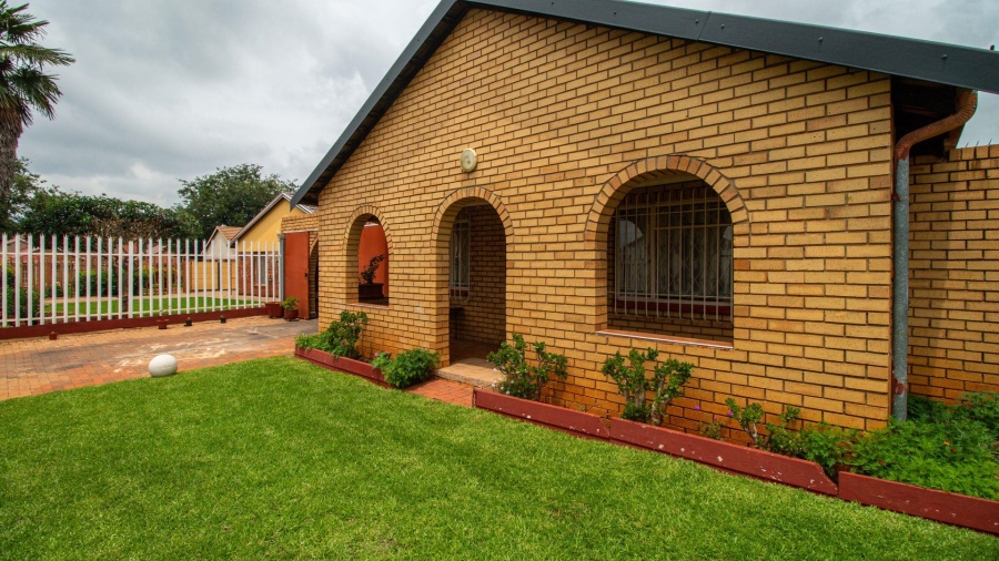 3 Bedroom Property for Sale in Bakerton Gauteng