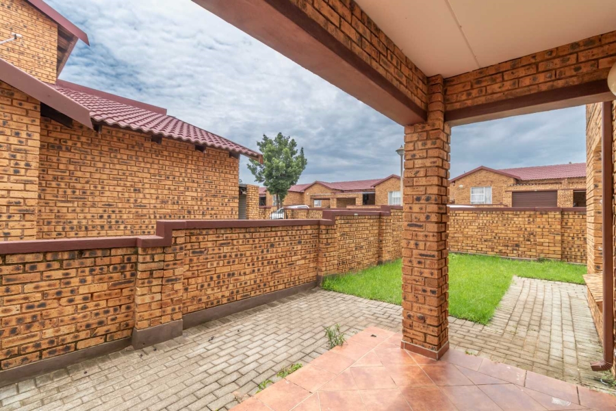 2 Bedroom Property for Sale in Honeypark Gauteng