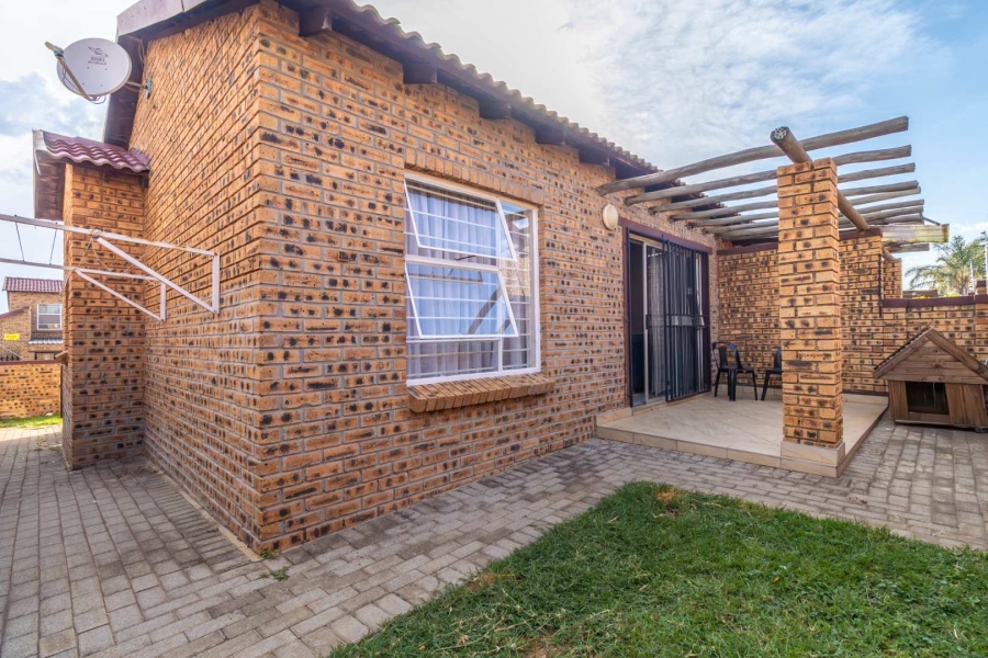 2 Bedroom Property for Sale in Honeypark Gauteng