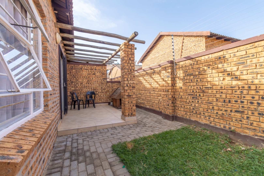 2 Bedroom Property for Sale in Honeypark Gauteng