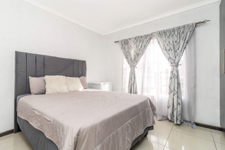 2 Bedroom Property for Sale in Honeypark Gauteng