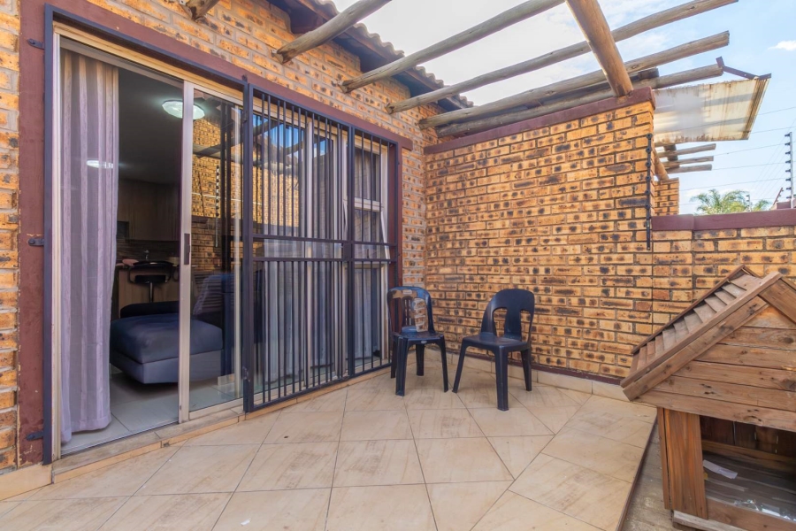 2 Bedroom Property for Sale in Honeypark Gauteng