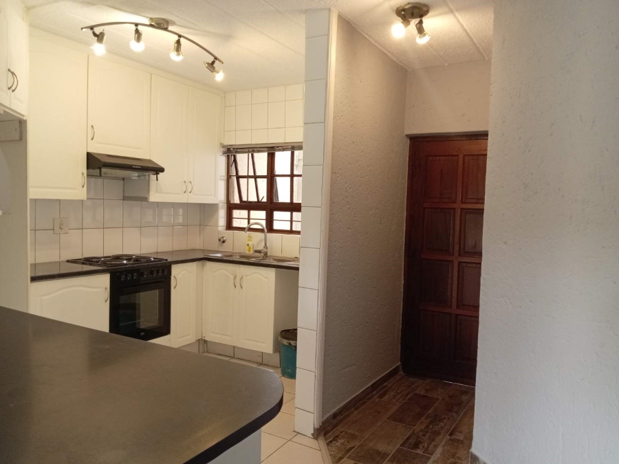 To Let 3 Bedroom Property for Rent in Dowerglen Gauteng