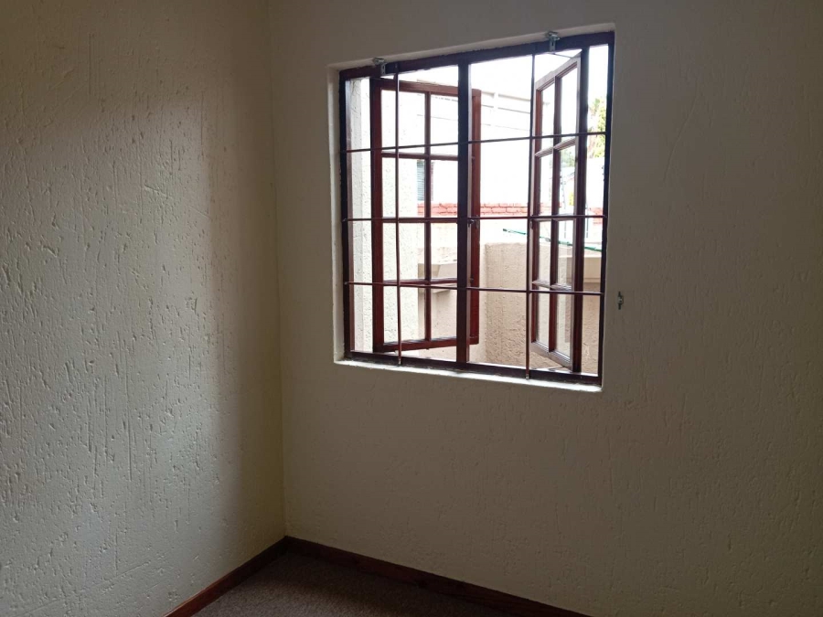 To Let 3 Bedroom Property for Rent in Dowerglen Gauteng