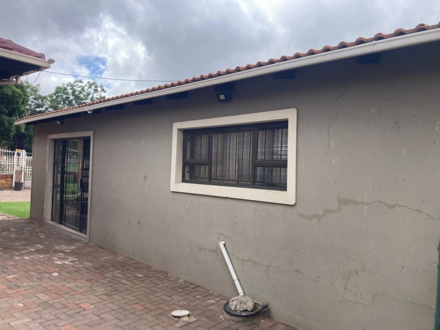 To Let 2 Bedroom Property for Rent in Homestead Gauteng