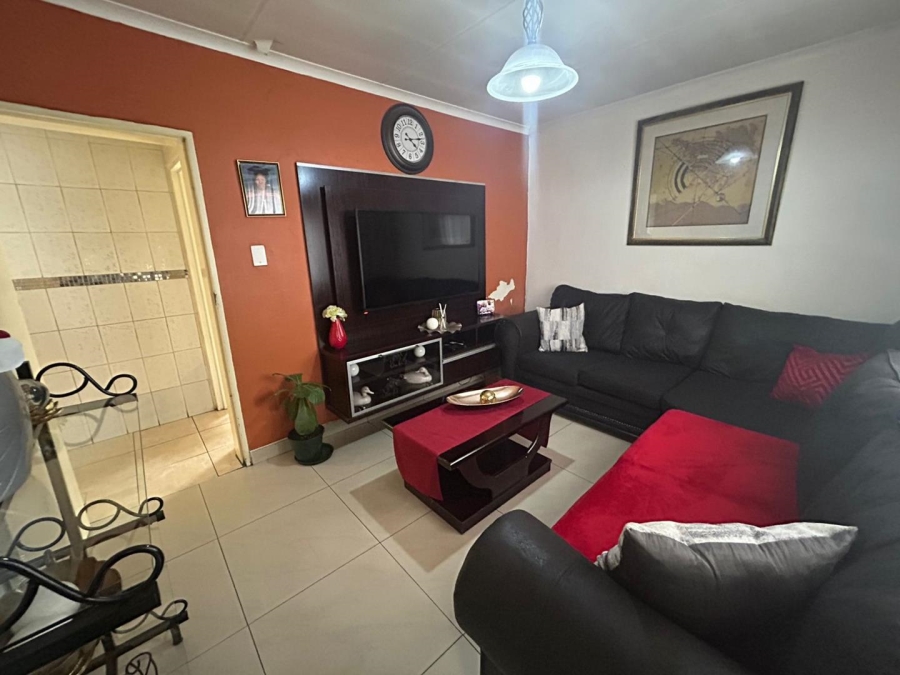 To Let 2 Bedroom Property for Rent in Katlehong Gauteng