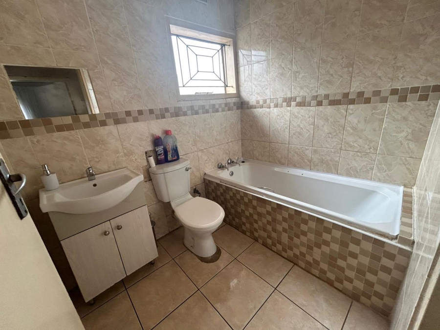 To Let 2 Bedroom Property for Rent in Katlehong Gauteng