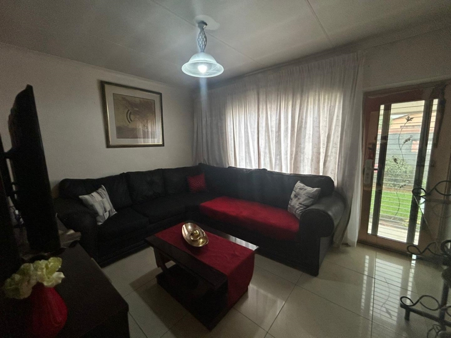 To Let 2 Bedroom Property for Rent in Katlehong Gauteng