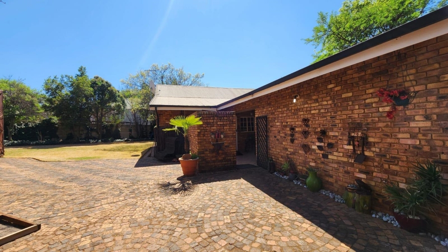 To Let 2 Bedroom Property for Rent in Raslouw A H Gauteng