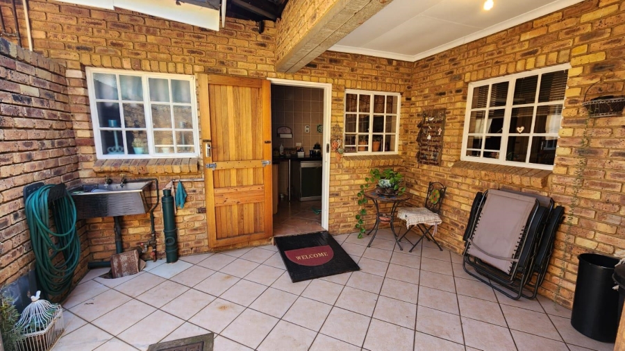 To Let 2 Bedroom Property for Rent in Raslouw A H Gauteng