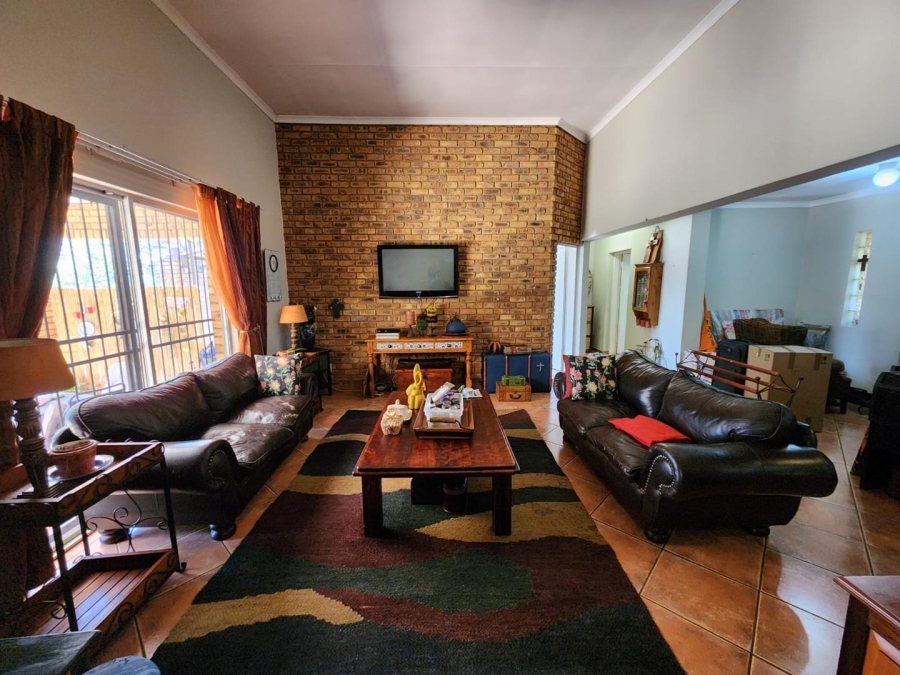 To Let 2 Bedroom Property for Rent in Raslouw A H Gauteng