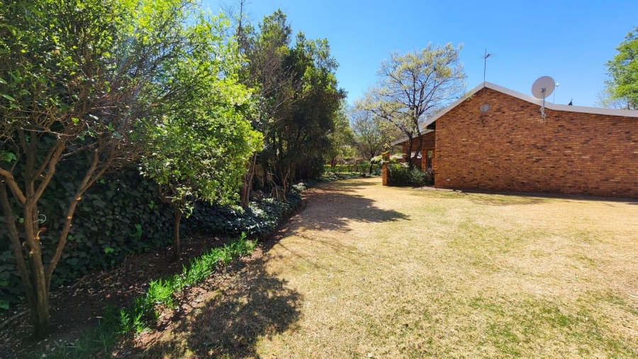 To Let 2 Bedroom Property for Rent in Raslouw A H Gauteng