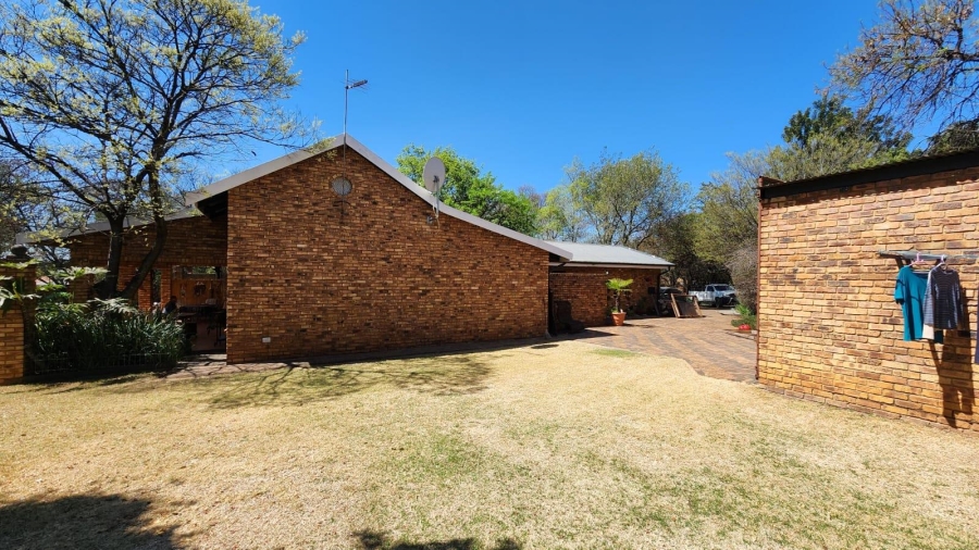 To Let 2 Bedroom Property for Rent in Raslouw A H Gauteng