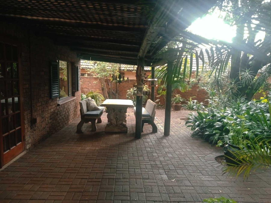 5 Bedroom Property for Sale in Dorandia Gauteng