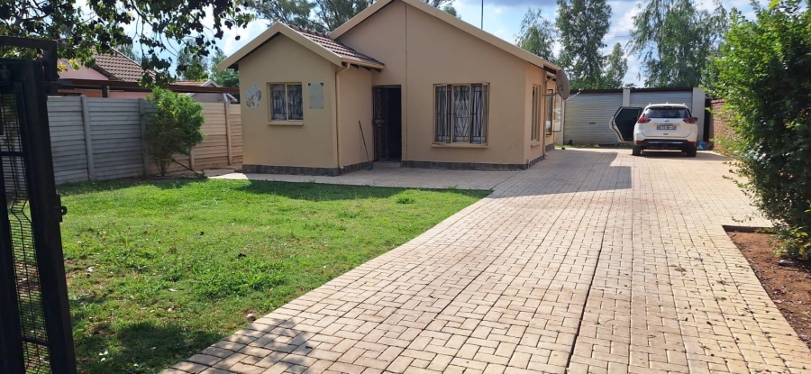 3 Bedroom Property for Sale in Rosslyn Gauteng