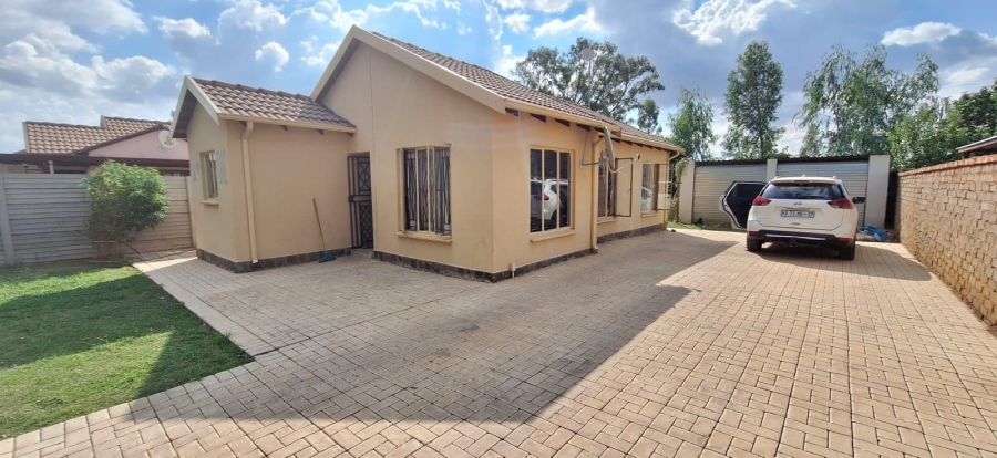 3 Bedroom Property for Sale in Rosslyn Gauteng