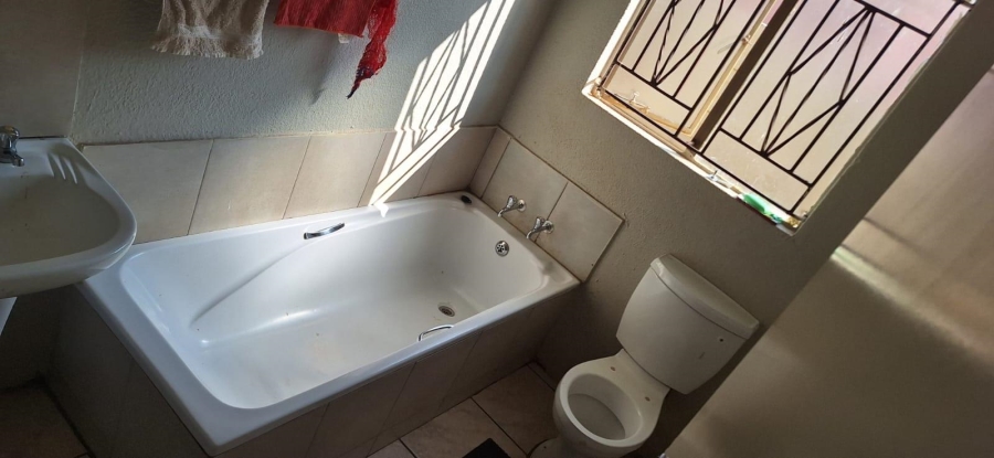 3 Bedroom Property for Sale in Rosslyn Gauteng