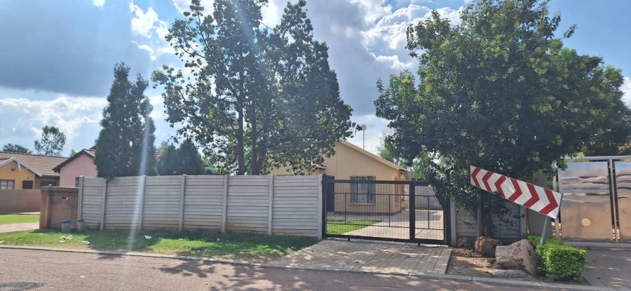 3 Bedroom Property for Sale in Rosslyn Gauteng